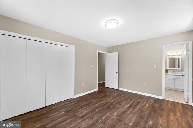 Building Photo - 6100 Hellen Lee Dr