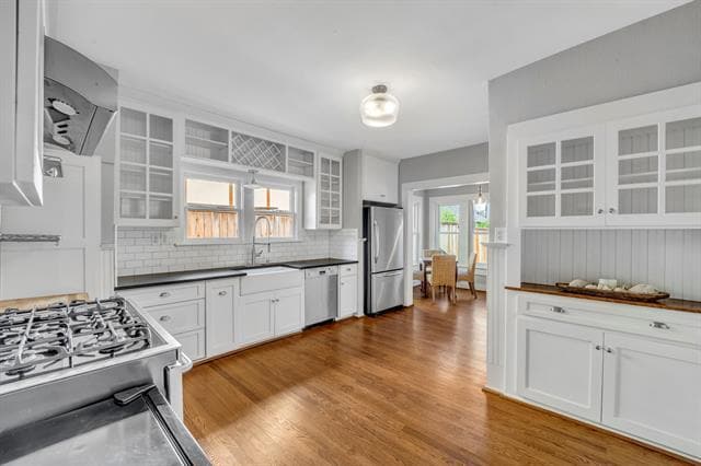 Building Photo - 6227 Lakeshore Dr