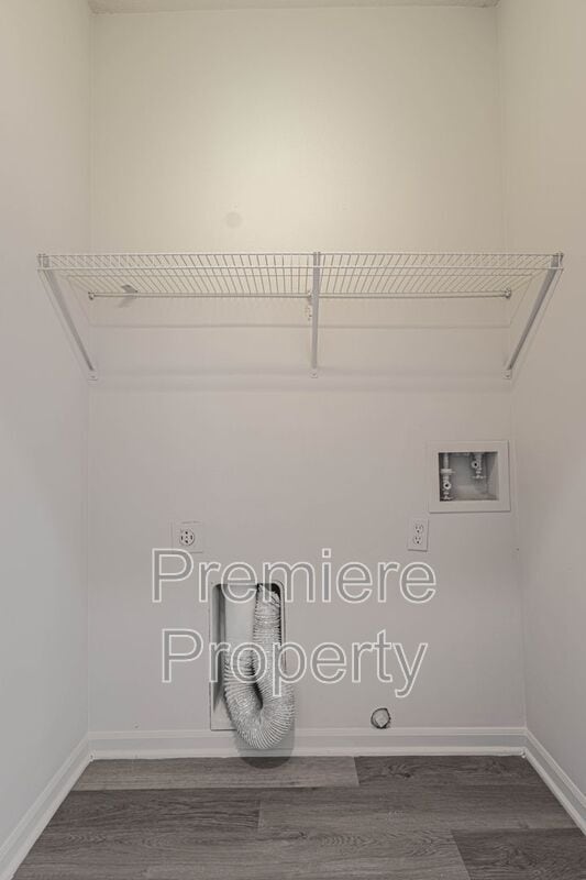 Building Photo - 7957 Parallel Pkwy