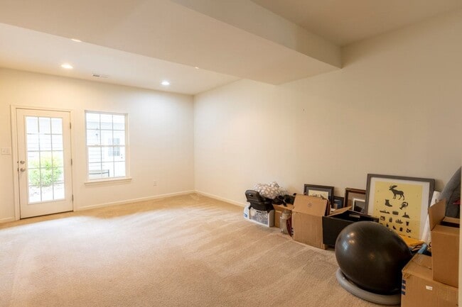 Building Photo - 703 Rainier Rd