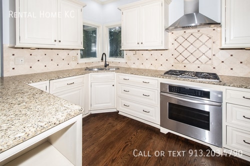 Building Photo - 15715 Beverly Ct