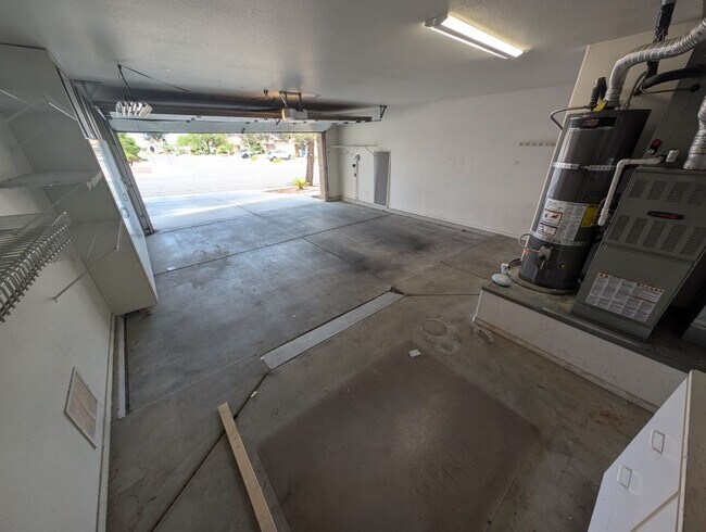 Building Photo - 10113 Cresent Creek Dr