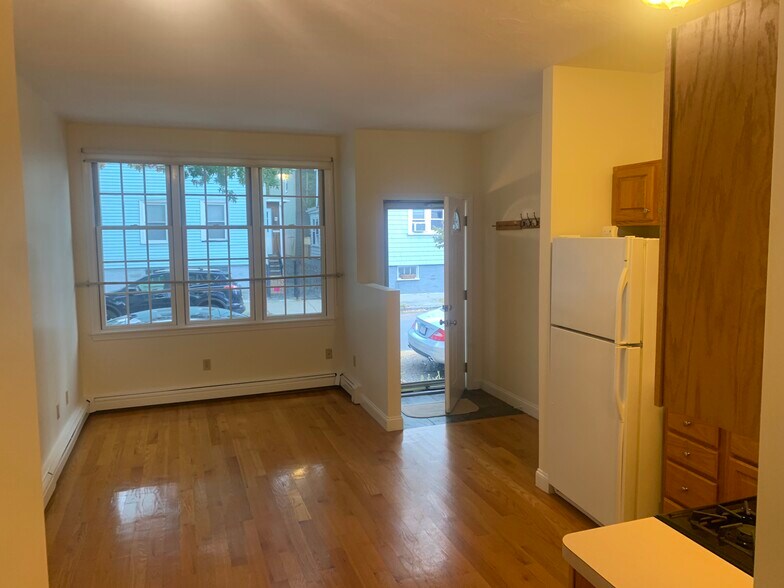 Building Photo - 202 Hurley St