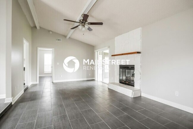 Building Photo - 3 Bedroom Pet-Friendly Home in Jacksonville, FL with Main Street Renewal