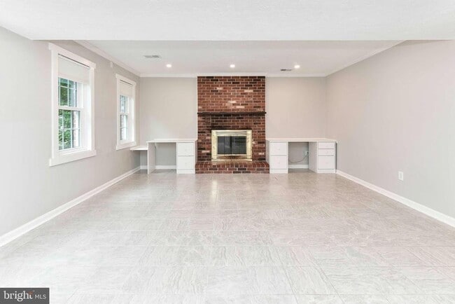 Building Photo - 12231 Westwood Hills Dr