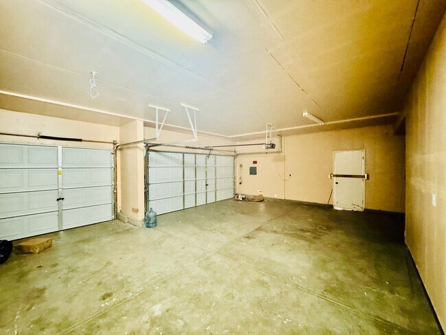 Building Photo - 13721 Santa Lucia Dr