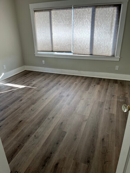 Building Photo - 524 25th St