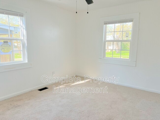 Building Photo - 5617 Avenue Q