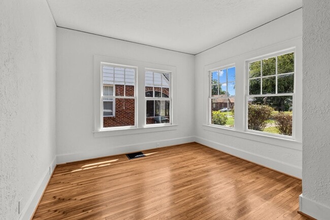 Building Photo - Beautiful Historic 4 Bedroom 2 Bathroom Home