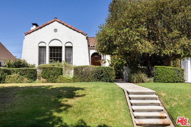 Building Photo - 851 Masselin Ave