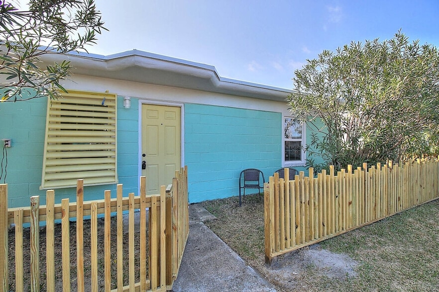 Building Photo - 134 N Alister St