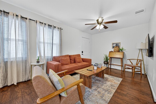 Building Photo - 2212 Rosewood St