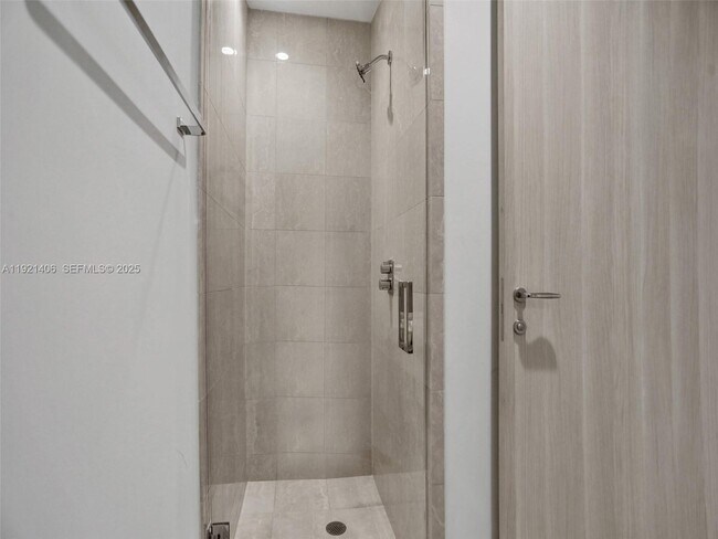 Building Photo - 1000 Brickell Plaza