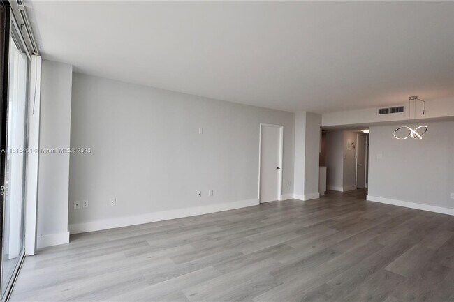 Building Photo - 20515 E Country Club Dr