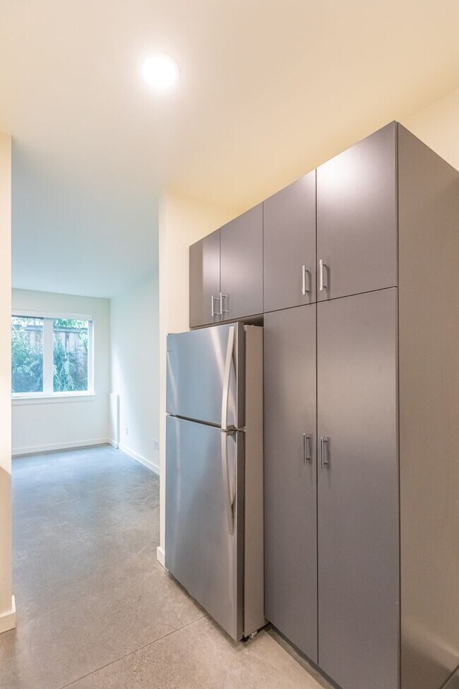 Building Photo - 2919 SE Division St