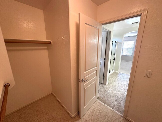 Building Photo - 1912 E Loma Vista St