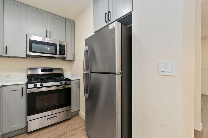 Building Photo - 1624 Banyan Dr
