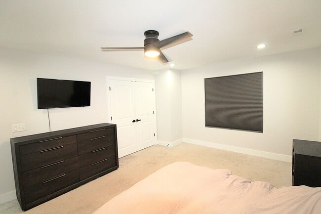 Building Photo - Modern 3-Bedroom Home with Fenced Yard & U...