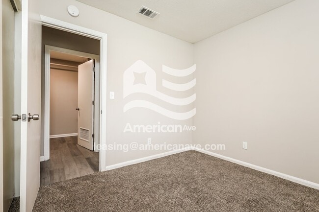 Building Photo - 904 Kirkland Dr