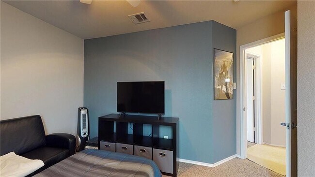 Building Photo - 9948 Southgate Dr