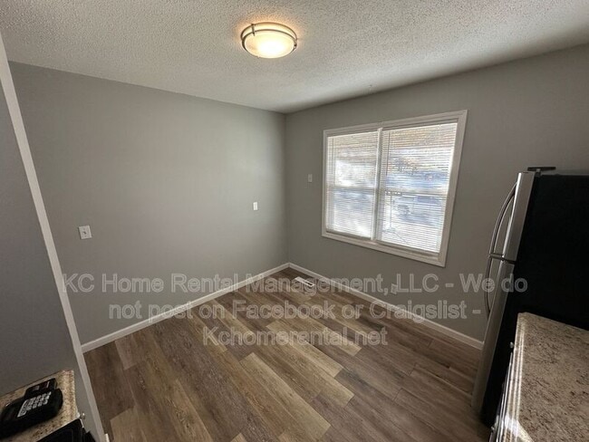 Building Photo - 10906 W 95th St