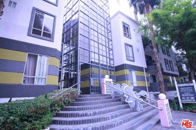 Building Photo - 884 Palm Ave