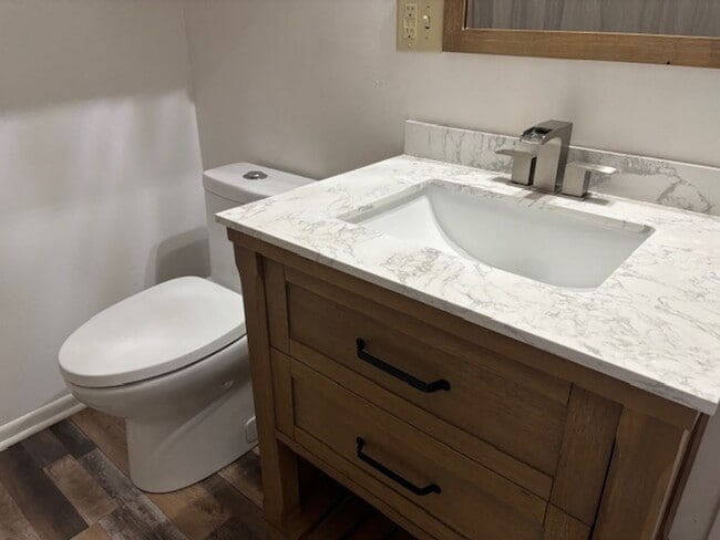 Building Photo - Starlight Rentals