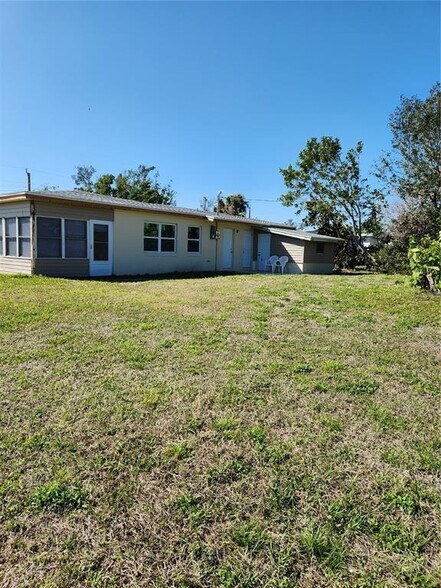 Building Photo - 8010 Hyde Park Ave