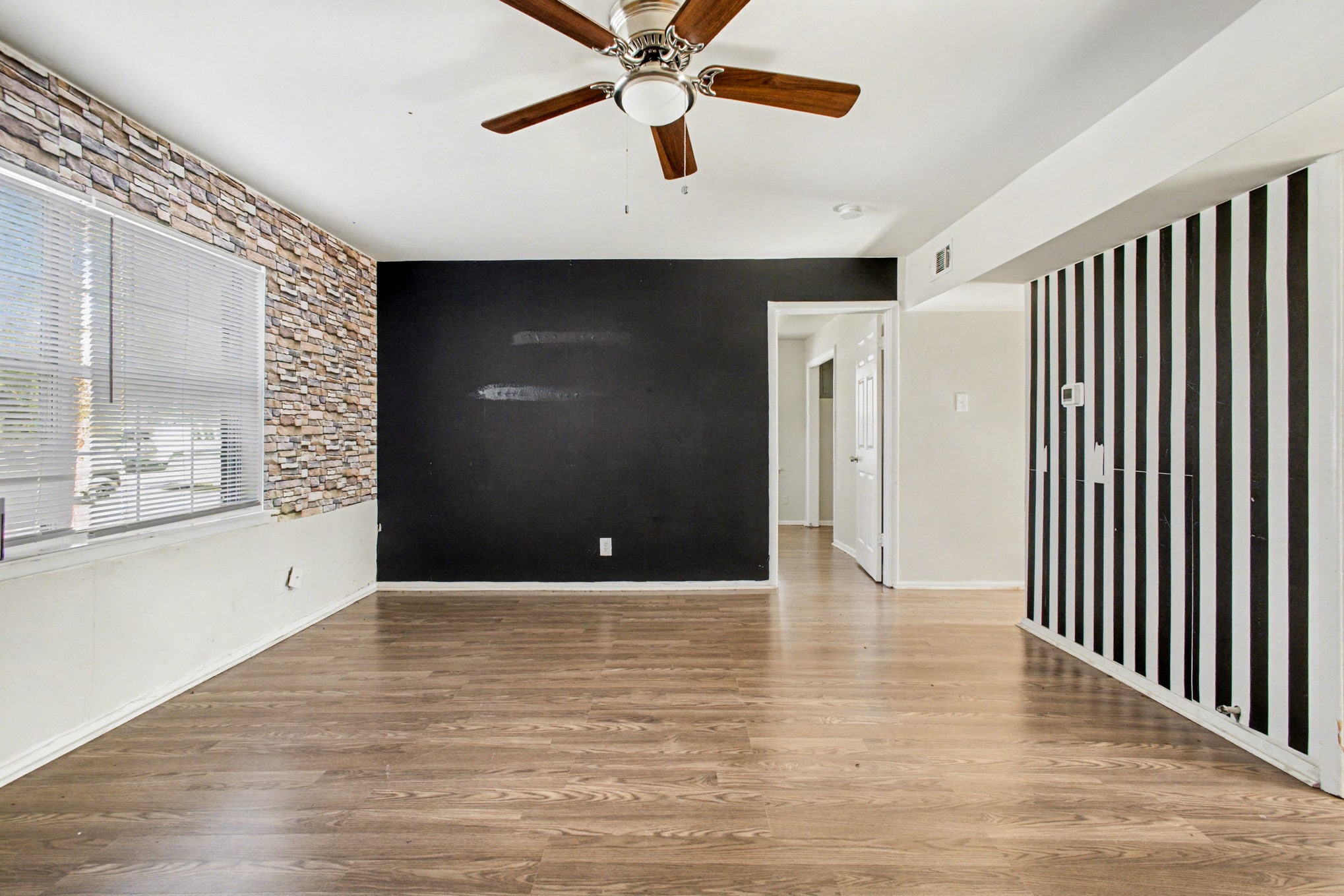 Building Photo - 2216 Riverview Dr