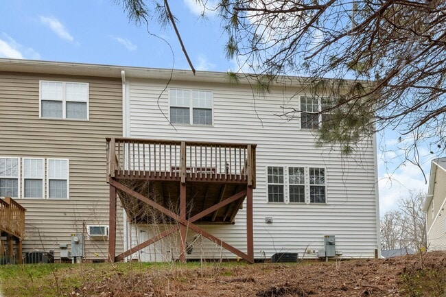 Building Photo - **3bd/2.5ba Townhome in Magnolia Woods**