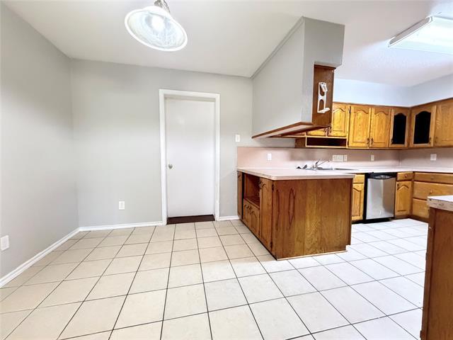 Building Photo - 619 Midvale Dr