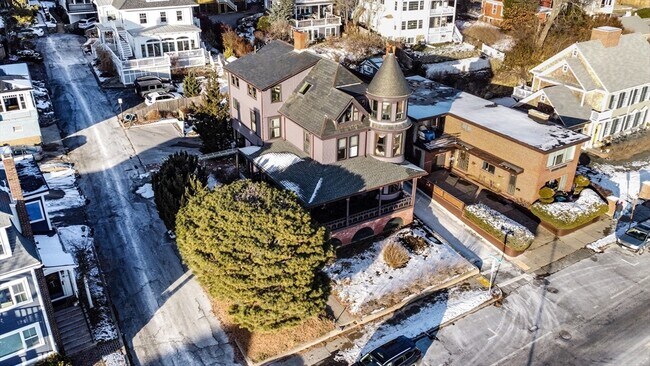 Building Photo - 322 Humphrey St