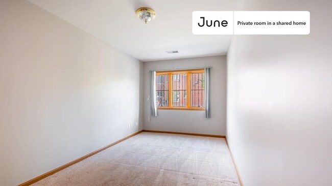 Building Photo - Room in Shared 4 bed/2.5 bath home