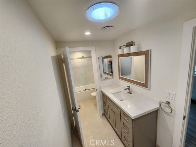 Building Photo - 418 Avenida Santa Barbara