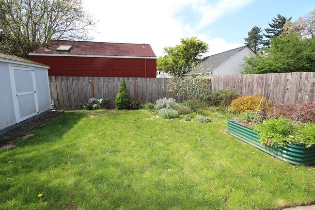 Building Photo - 205 NE 79th Ave