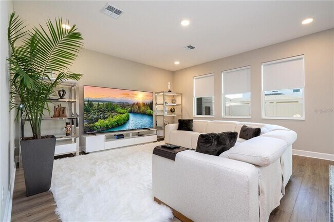 Building Photo - 5090 Shady Pnes Dr