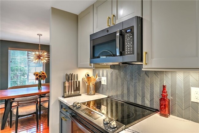 Building Photo - 28 Marigold Cir