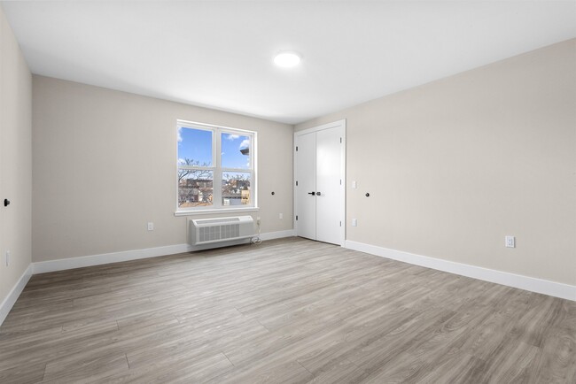 Building Photo - 212 70th St