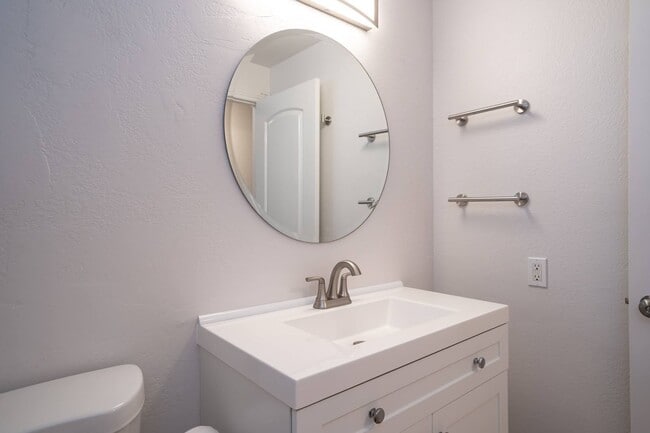 Building Photo - Remodeled 2 Bed/ 1 Bath Main House in North Kihei