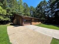 Building Photo - Secluded 2/1.5 Apartment East Rome $1,095