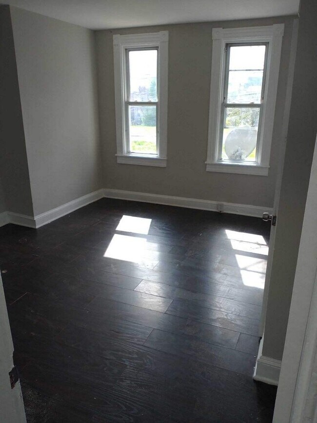 Building Photo - 1210 N Montford Ave