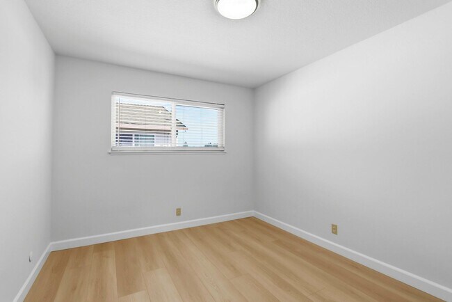 Building Photo - 662 Johanna Ave