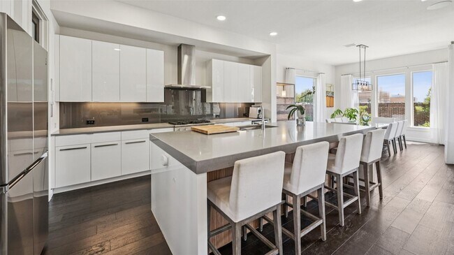 Building Photo - 5008 Statesman Ln