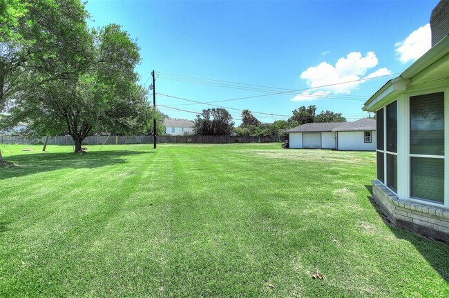 Building Photo - 10455 Antrim Ln