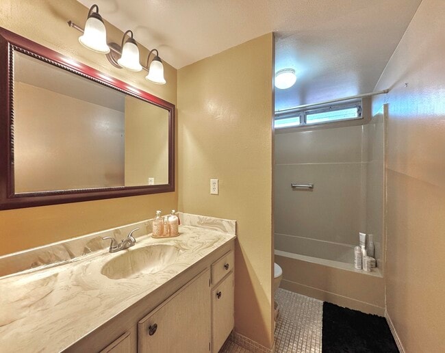 Building Photo - 2515 NE 2nd Ct