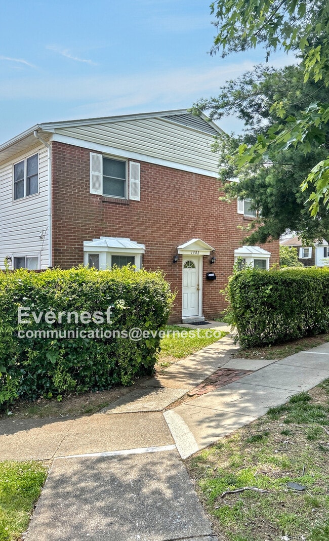 Building Photo - 1382 Ironwood St