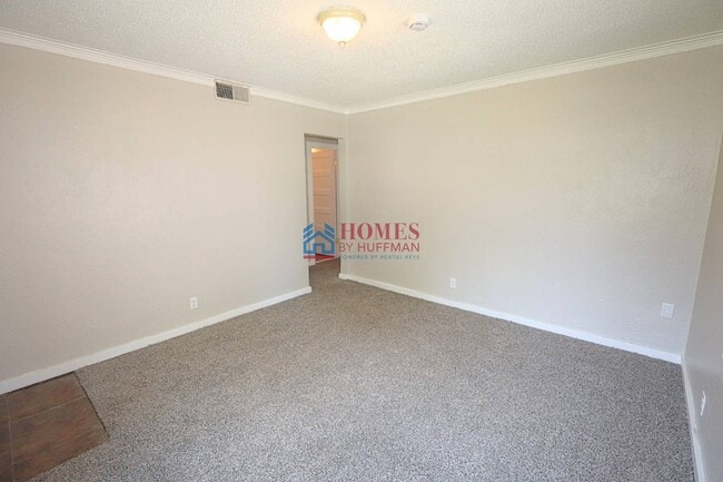 Building Photo - Three bedroom House | Two Bathroom