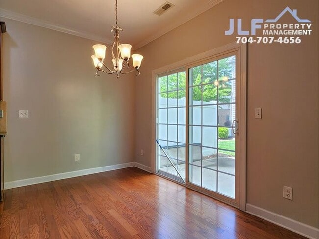 Building Photo - Beautiful 2 Story Condo in the Ballantyne Area of Charlotte!