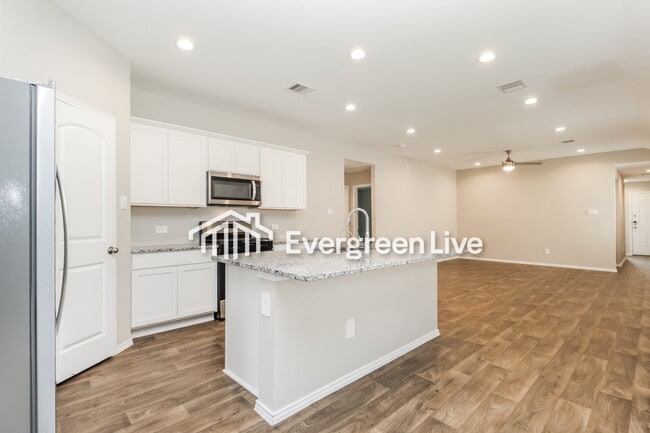 Building Photo - 9913 Gln Brk Ln