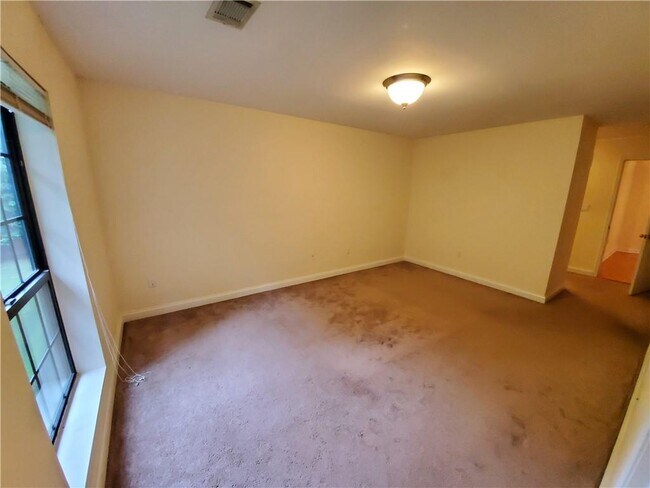 Building Photo - 4209 Pine Heights Dr NE